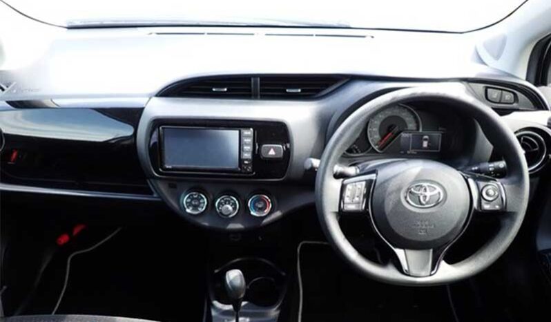 Toyota Vitz (1320cc). full