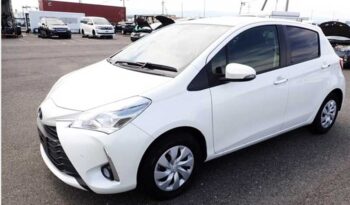 Toyota Vitz (1320cc).