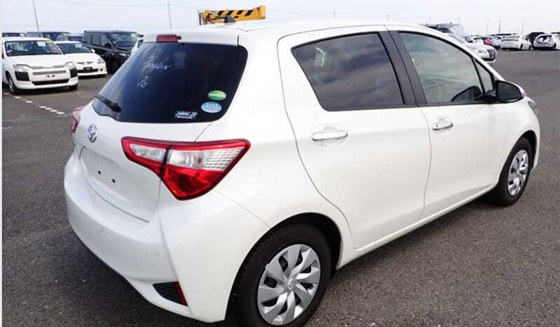 Toyota Vitz (1320cc). full