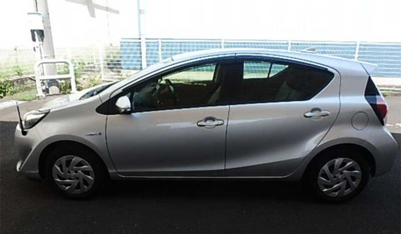 Toyota Aqua (L) full