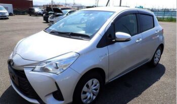 Toyota Vitz (Hybrid) full