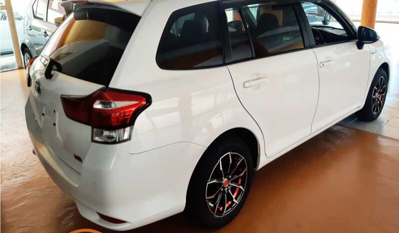 Toyota Fielder (Hybrid) full