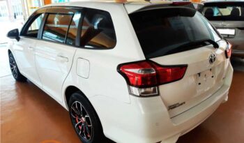 Toyota Fielder (Hybrid) full