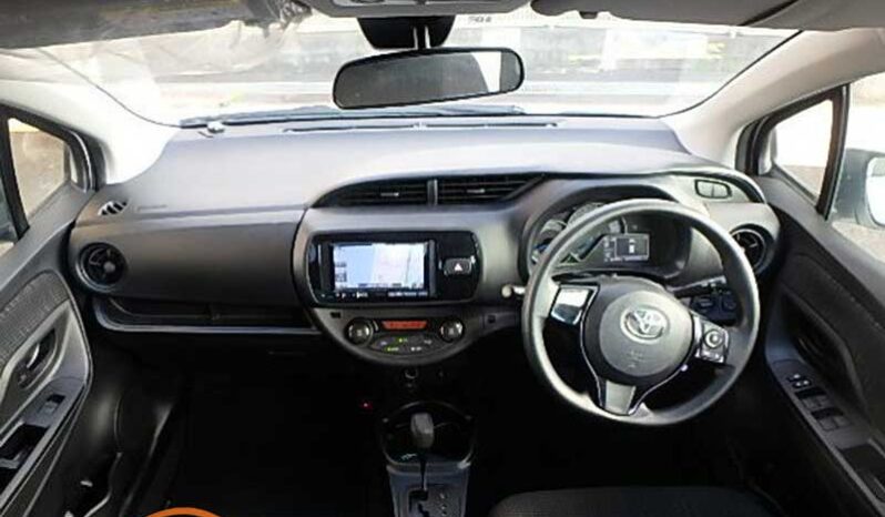 Toyota Vitz (Hybrid) full