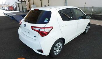 Toyota Vitz (Hybrid) full