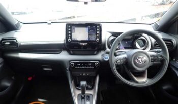 Toyota Yaris Z (Hybrid) full