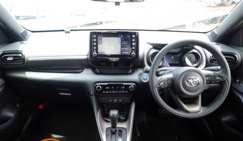 Toyota Yaris Z (Hybrid) full