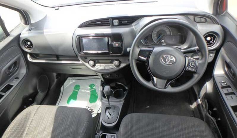 Toyota Vitz (Hybrid) full