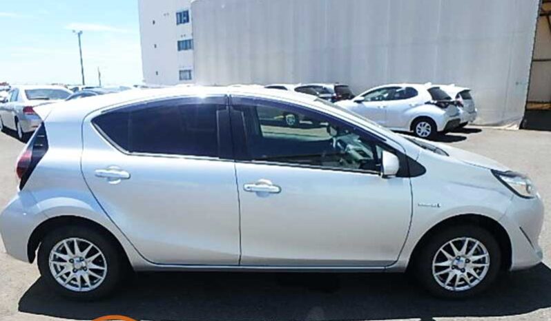 Toyota Aqua S (Silver) full