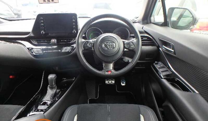 Toyota C-HR S-GR Sport (Hybrid). full