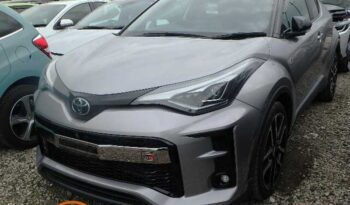 Toyota C-HR S-GR Sport (Hybrid). full
