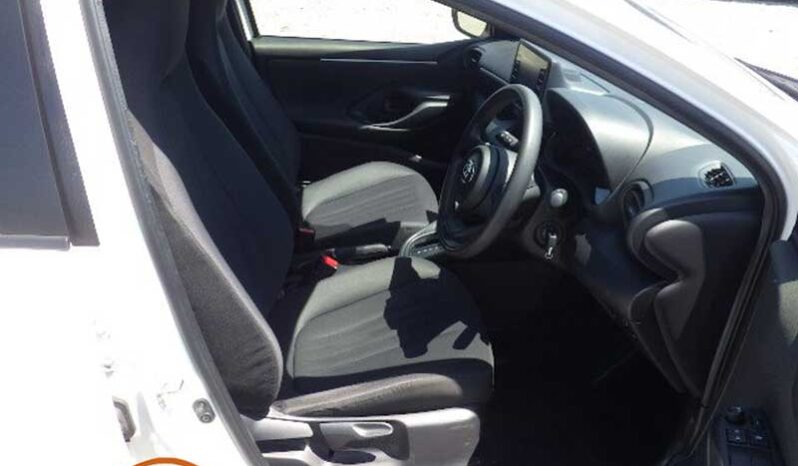 Toyota Yaris X (Hybrid) full