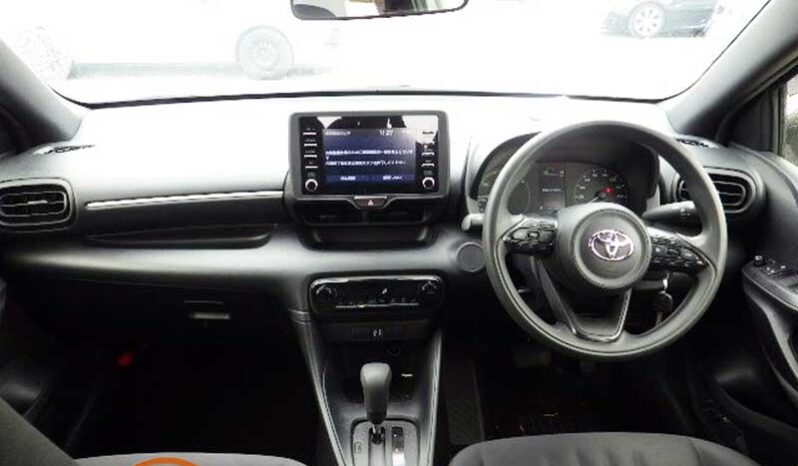 Toyota Yaris X (Hybrid) full