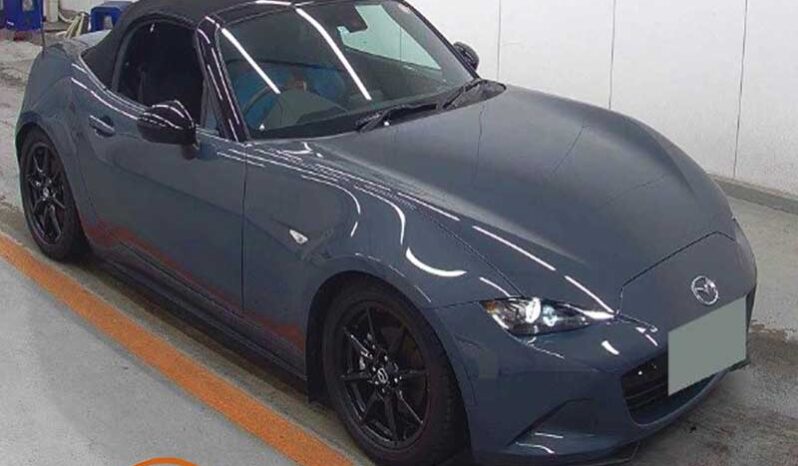 Mazda (MX-5) Roadster. full