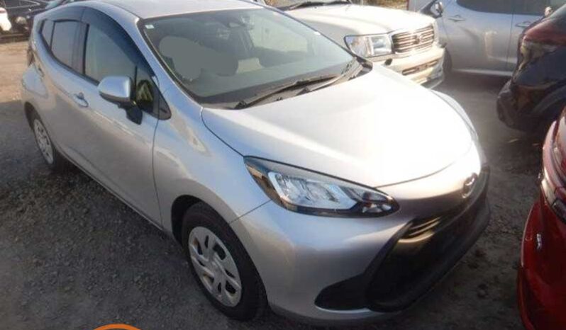 Toyota Aqua. full